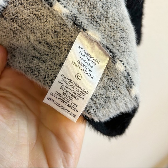 Cyrus Houndstooth Sweater Soft Fuzzy Black and White Relaxed Size XL. - Picture 8 of 9